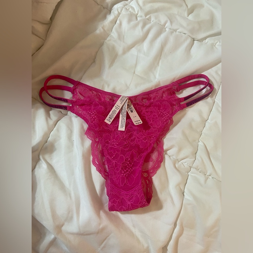 Victoria Secret - Picture 3 of 5